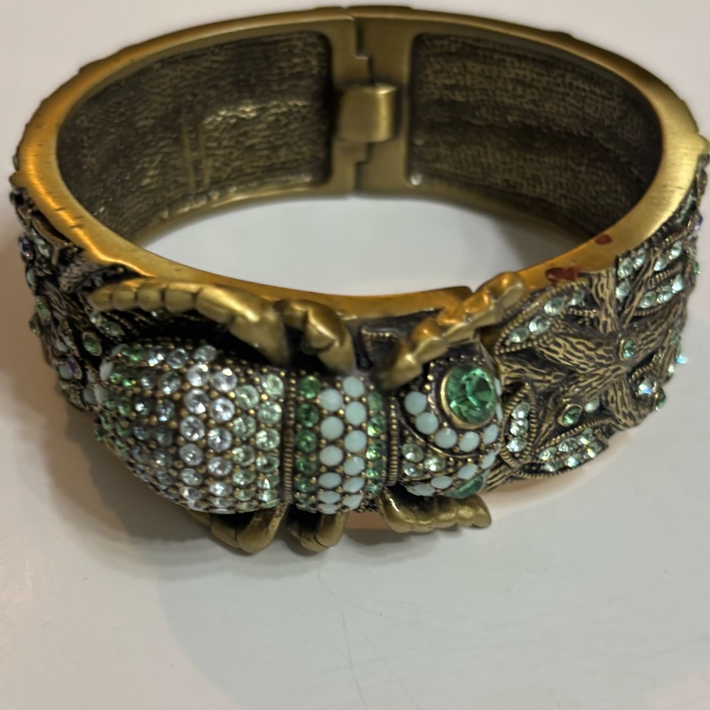 Heidi Daus Bracelet Gold Scarab Cuff Hinged Bangle Bracelet Jeweled Beetle - Picture 3 of 10